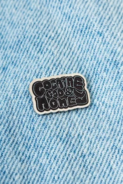 Clearance Przypinka God is Cocaine Przypinki|Inne